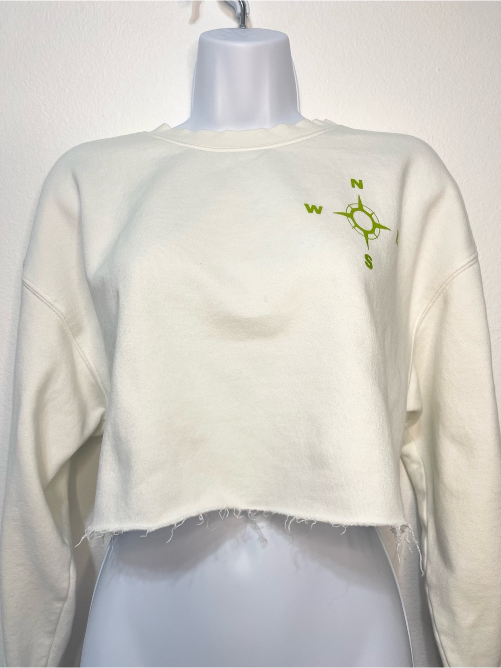 bp Organic Cotton White Cropped Compass Graphic Sweatshirt PTP 20”